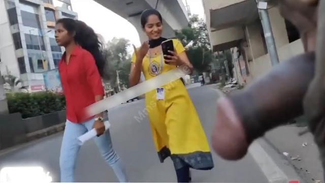 Young Guy Flash Cock Infront Of College Girls Leak HD